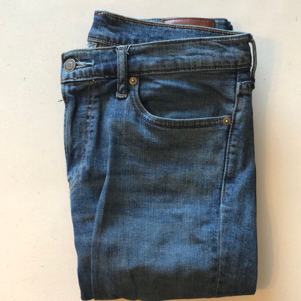 Abercrombie and Fitch size 31 x 32, Felix super slim, stretch jean.